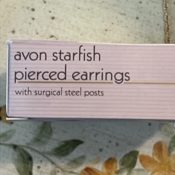 Vintage 1987 Gold Starfish Necklace Matching Earrings NWOT Original Box - Picture 6 of 7